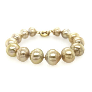 Golden Circle Pearl Bracelet with 9 Carat Yellow Gold Bolt Ring