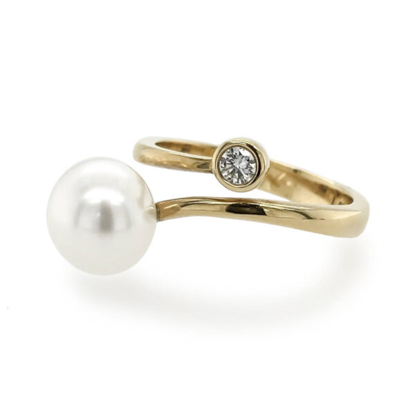 Diamond & Pearl Offset Ring