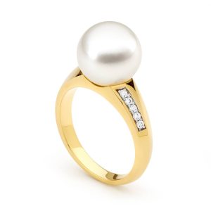 Diamond Shoulder Pearl Ring