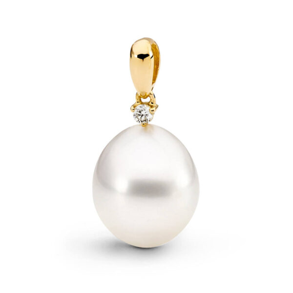 Australian South Sea pearl with 18 carat yellow gold diamond pendant