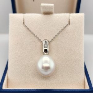 14mm Gem Quality South Sea Pearl with Single Diamond Pendant