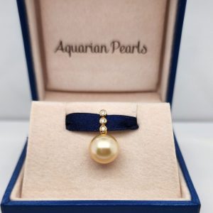 golden pearl pendant